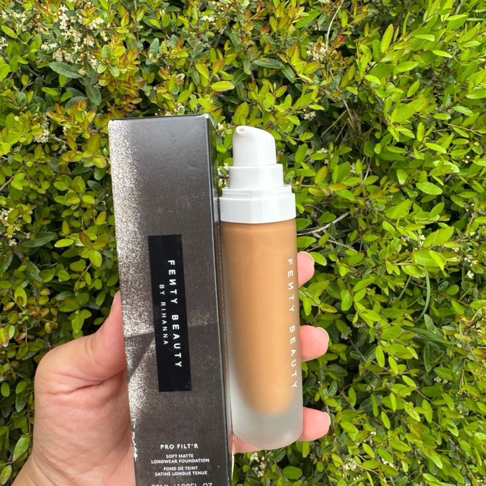Fenty Beauty Pro Filt'r Soft Matte Foundation - 385 Warm Nuetral